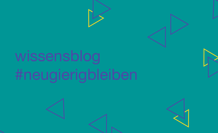 Türkisfarbenes Poster mit der Aufschrift "Wissensblog neugierig bleiben.